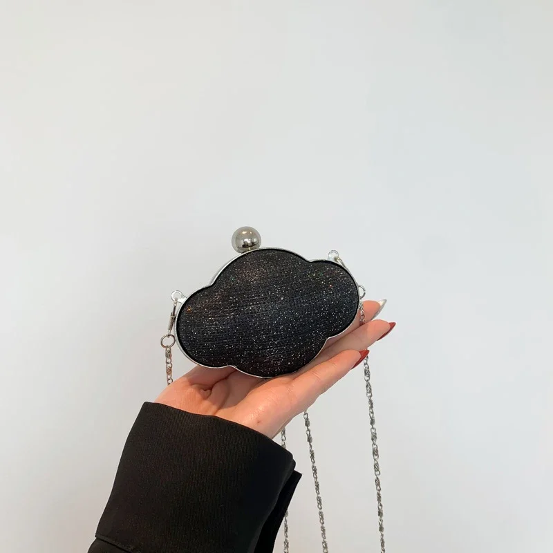 thumbnail image 1 of Bolsos cruzados ligeros de lujo nuevos con cierre brillante y cadena sólida para jóvenes, bolsos de hombro de alta calidad y sentido avanzado para mujeres 2024, 1 of 5