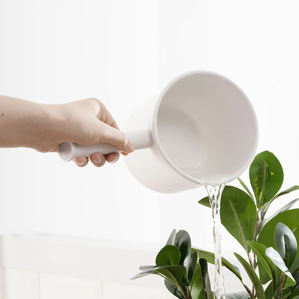 1Pc Plastic Water Ladle Practical Kitchen Long Handle Water Scoop (White) Spoon Bath Spoon Long Handle