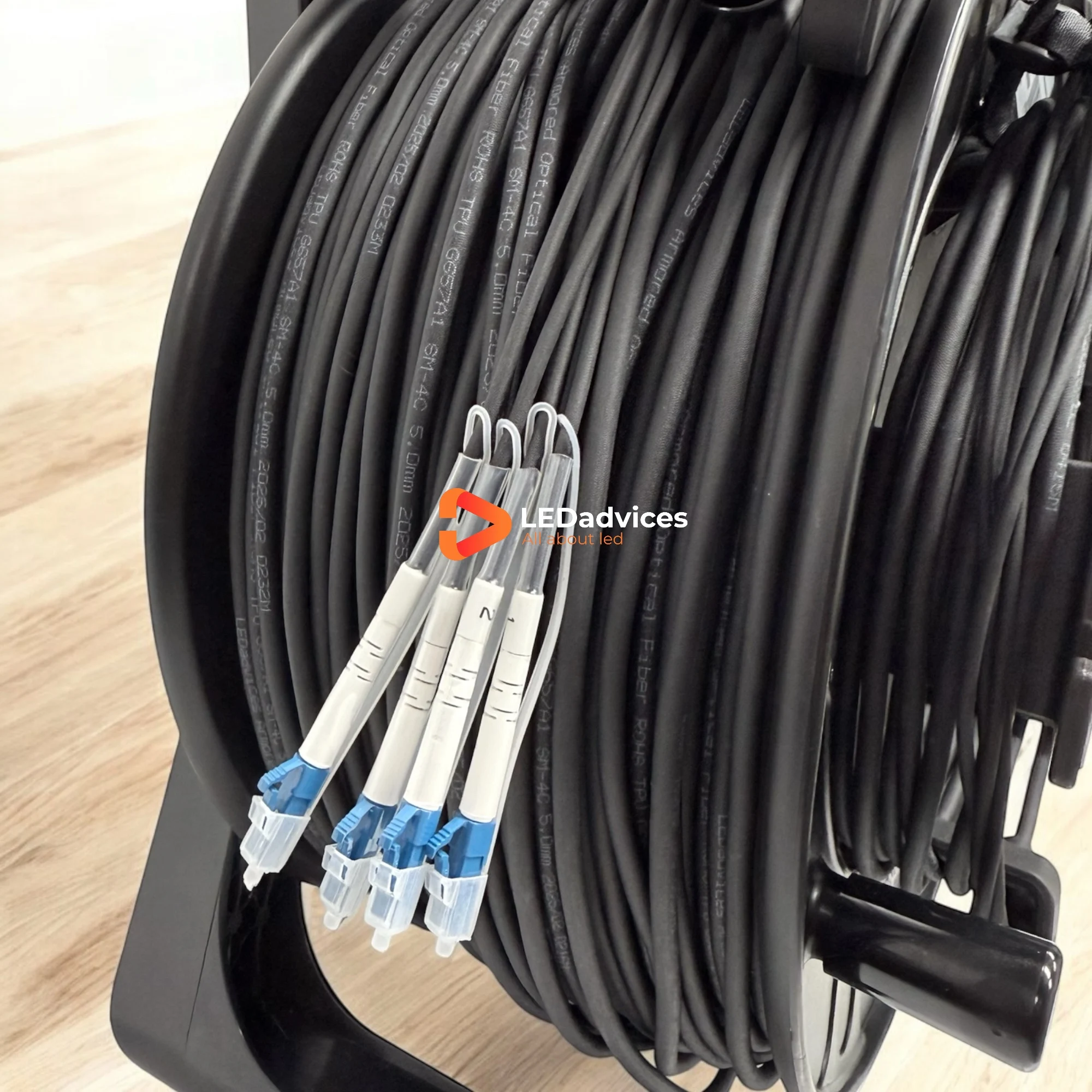 Cavo Ottico Tattico Corazzato Esterno 100M, LC-LC, Single-Mode 4 Fibre, Mulinello, Nuovo