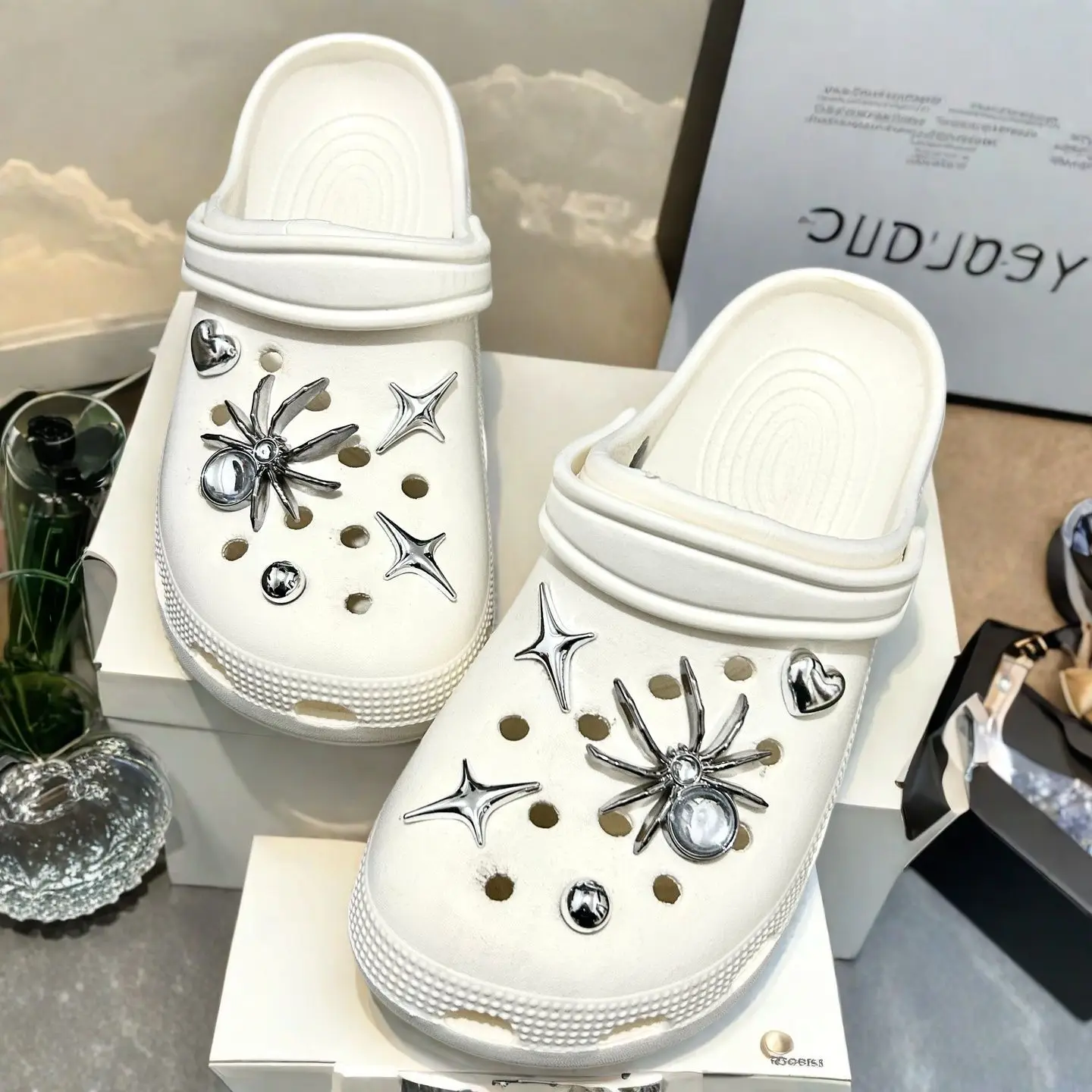 실버 메탈 클로그 장식 여름 2026 신상품 화이트 리본 여성 신발 참 세트 DIY 꽃 크리스탈 신발 액세서리