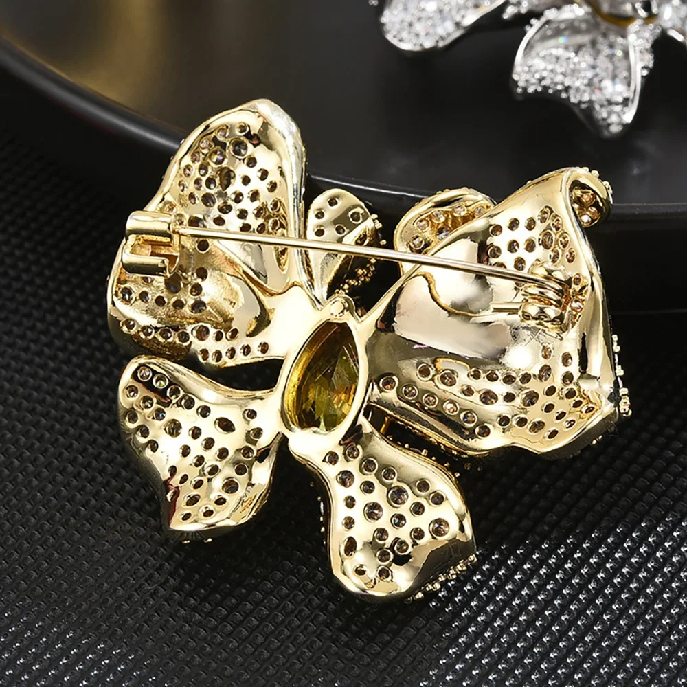 Delicate Full Rhinestone Bowknot Brooches For Women Fashion Luxury Crystal Bow Shaped Buckle Pins Clothes Badge Wedding Jewelry