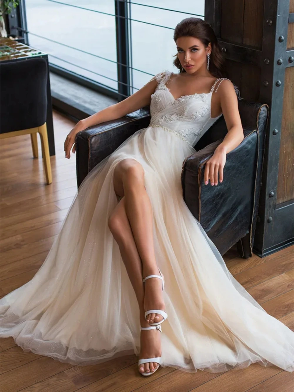 Рисунок 5 - Женское свадебное платье с блестящими бусинами