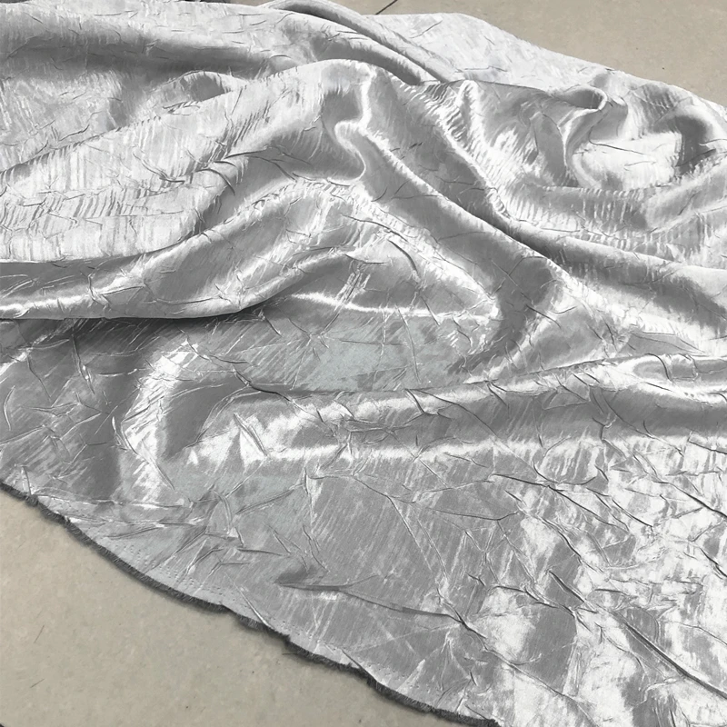 

Silver Gray Pleated Flower-Catching Glossy Fashion Fabric Temperamental Minority Summer Dress Shirt Designer Cloth