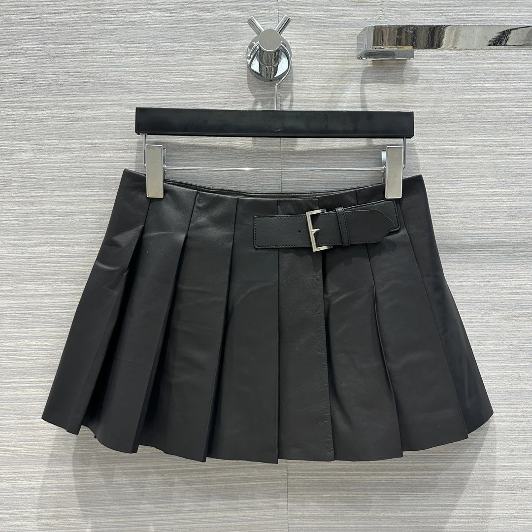 

2023Functional temperament female group style, exclusive import of top lamb skin pleated half skirt6.25