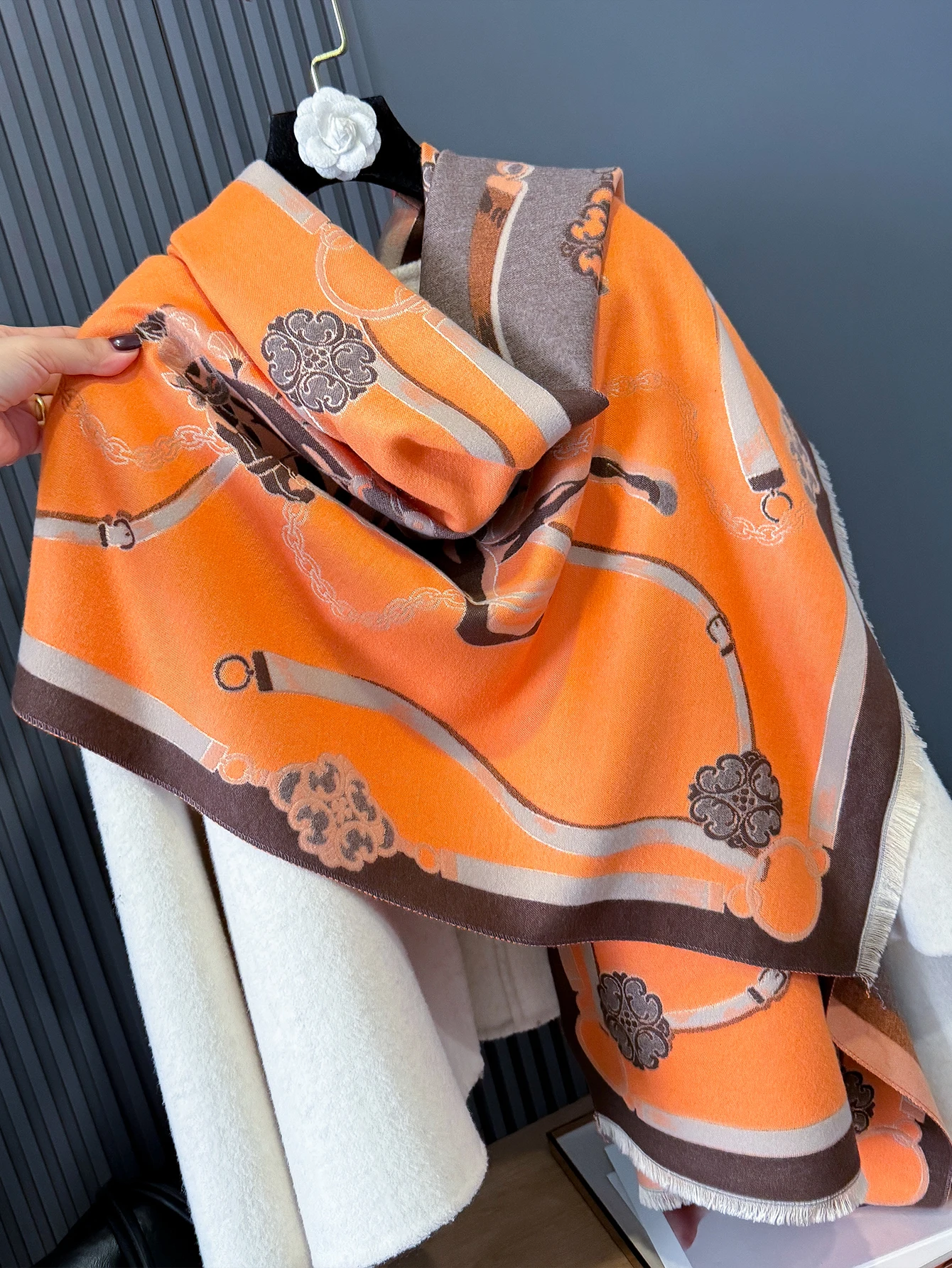 NEW Brand The Horse Design Two-Sided Thickened Pashmina Scarf Cashmere Short Beard Shawl Winter Keep Warm Female Bufanda Scarf