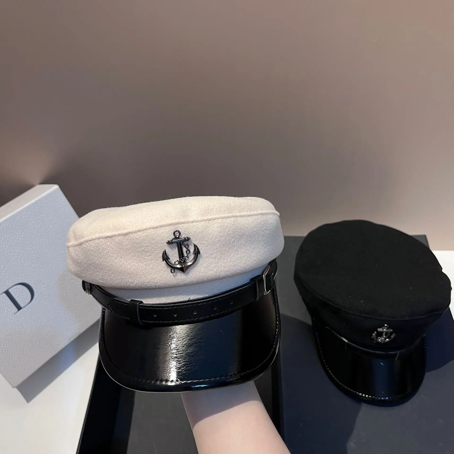 Nieuwe wollen riem marinehoed, Europese en Amerikaanse lichte luxe, modieuze en leeftijdsverminderende lederen rand, warme eendenbekhoed, krantenmeisjeshoed_voghion.com