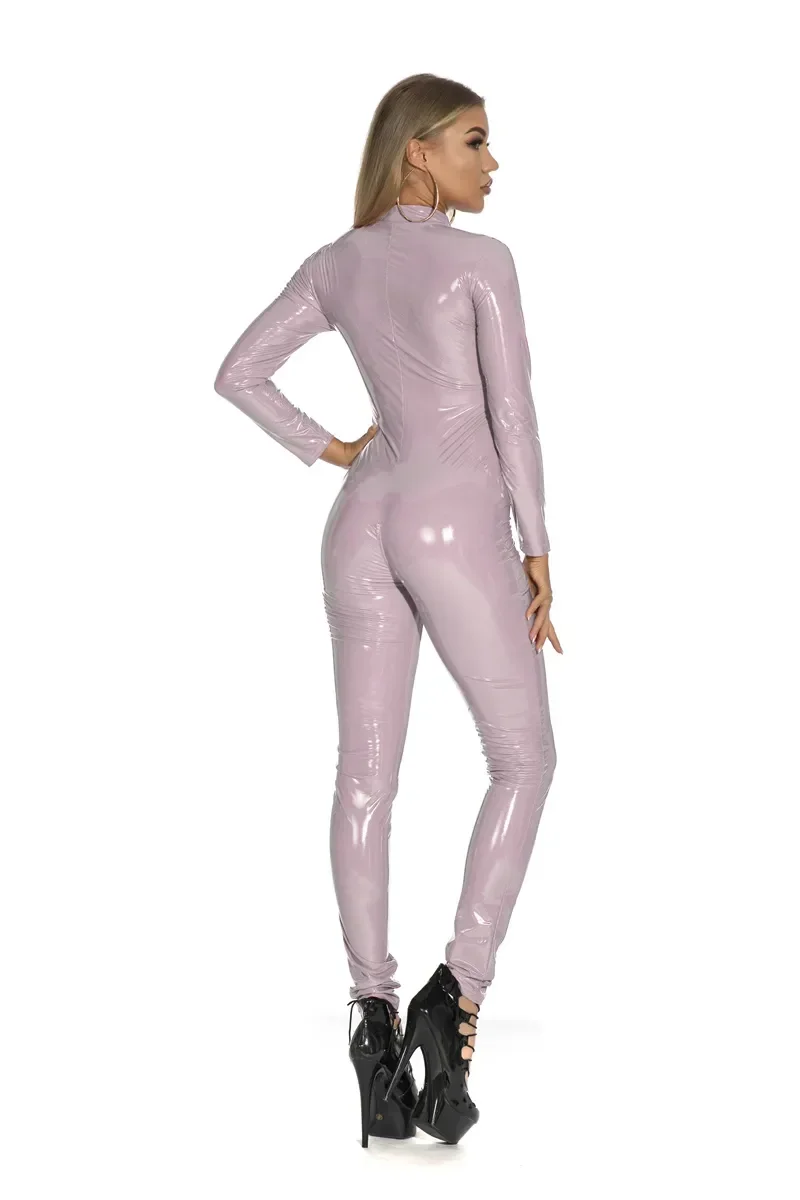Tuta sexy in ecopelle con zip frontale per donna_voghion.com