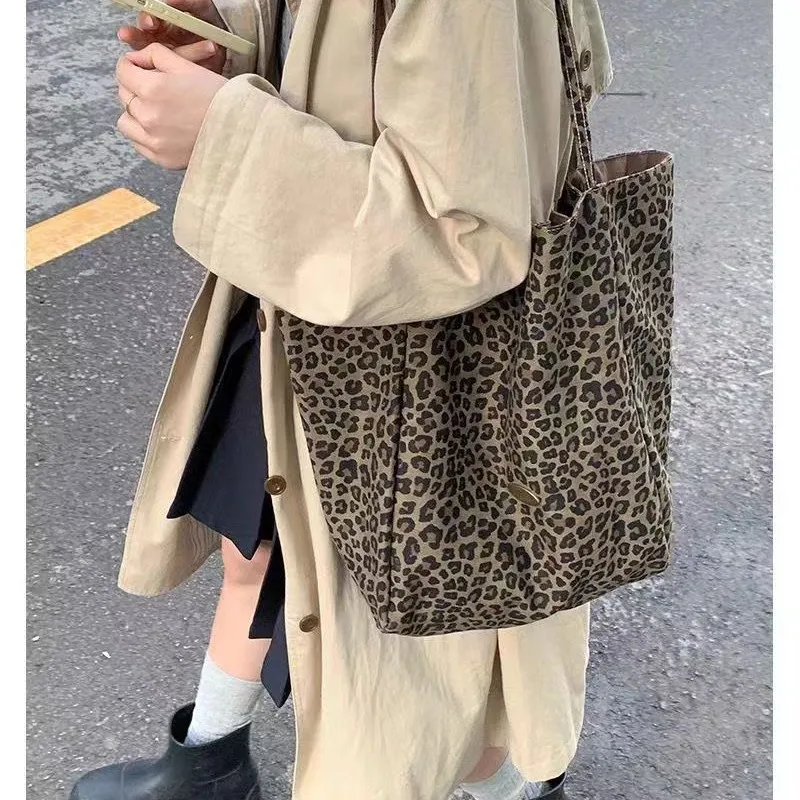 Women's Leopard Canvas Tote Bag Spring and Autumn New Fashion College Style Casual Large Capacity Commuter Bag