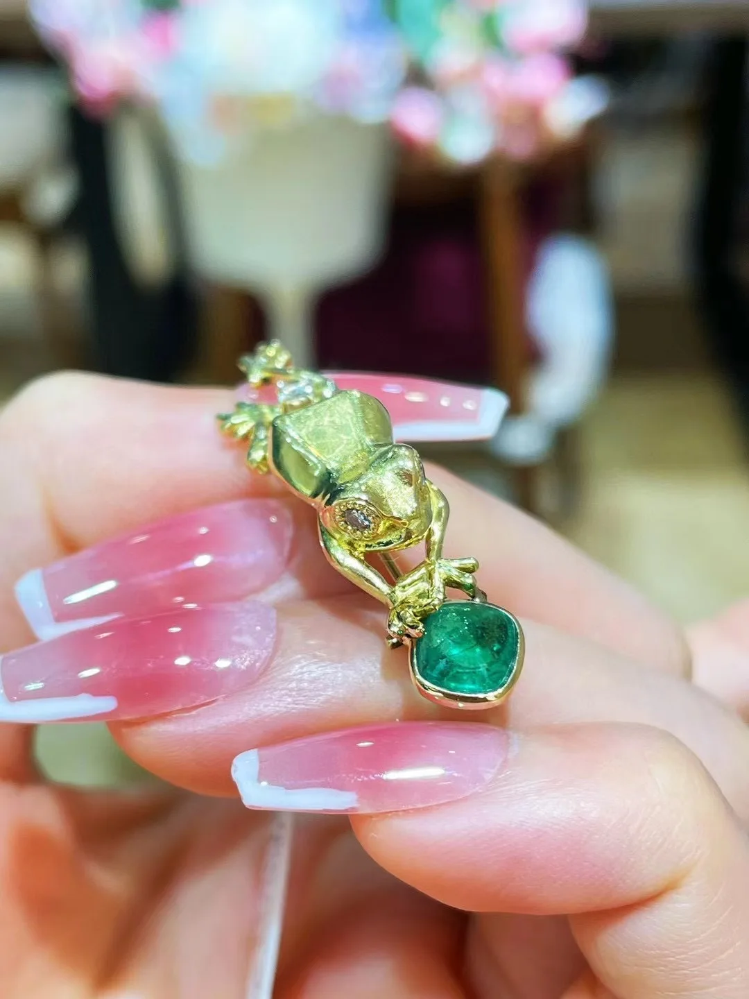 cute romantic frog brooch 18K yellow gold with emerald and diamond genuine luxury jewelry unisex men women jewelry 11 Sf4fcf2b69d1f4386beb33137c8a9d524I cute romantic frog brooch 18K yellow gold with emerald and diamond genuine luxury jewelry unisex men women jewelry
