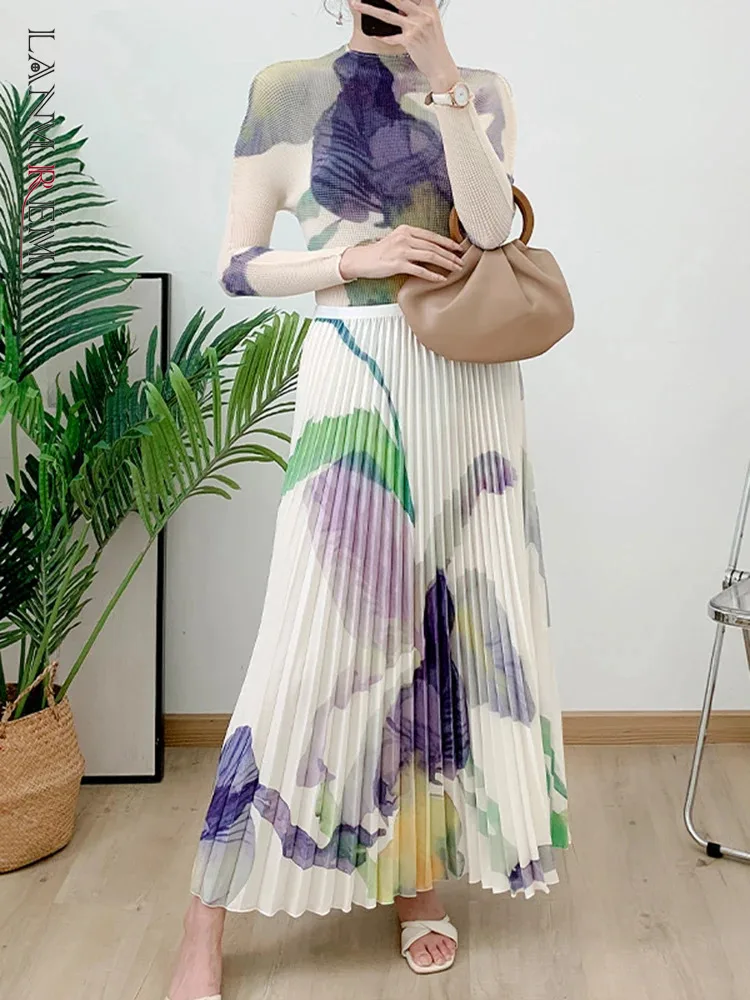 

Костюм женский плиссированный из двух предметов, водолазка с длинным рукавом и длинная юбка