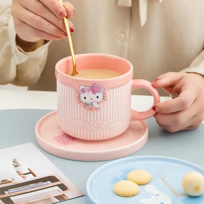 400Ml Kawaii Sanrioed Hello Kitty Cinnamoroll tazza ceramica portabicchieri  cucchiaio di miscelazione colazione caffè ufficio peluche regalo di  compleanno - AliExpress