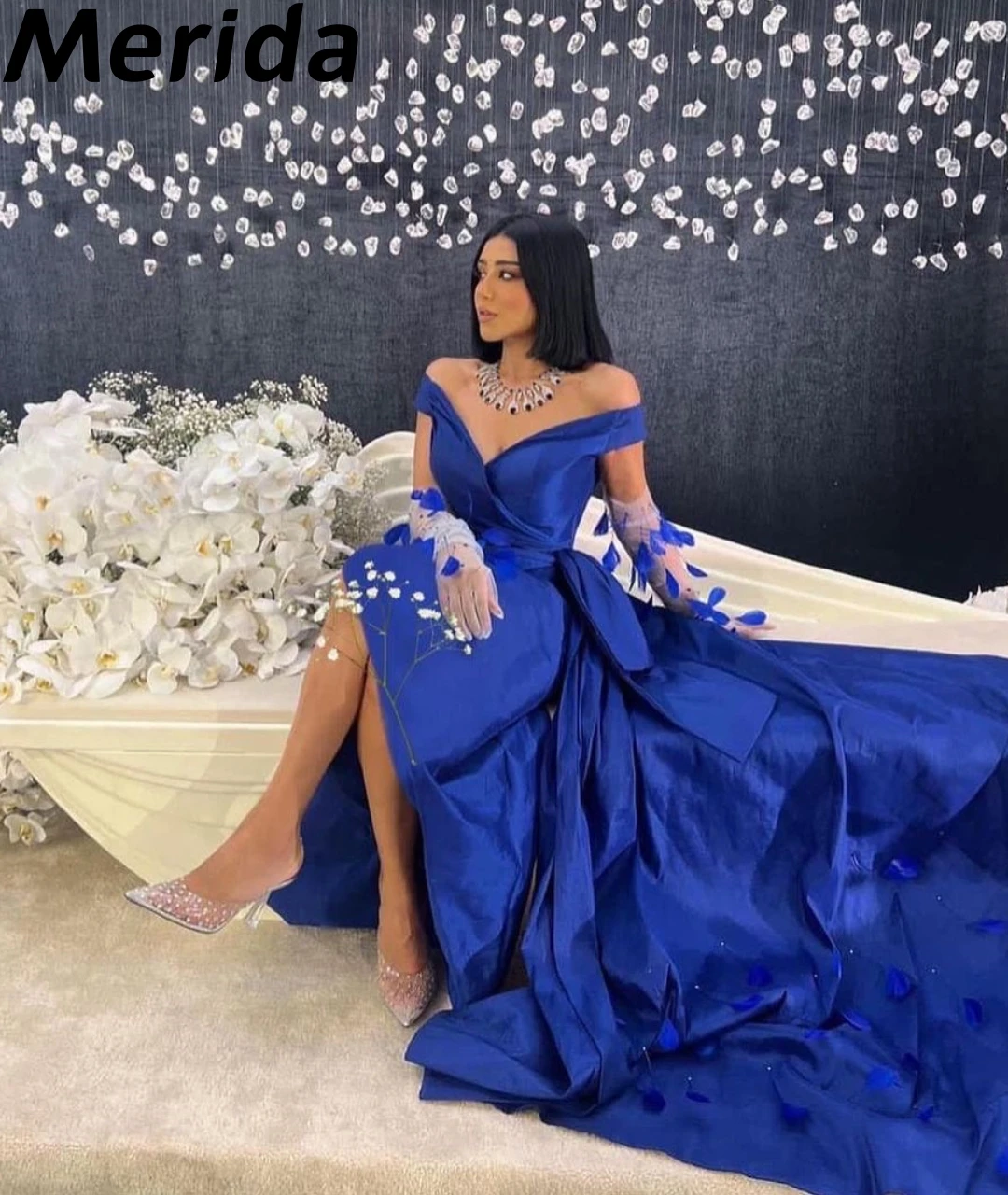 

Royal Blue Feather Luxury Evening Dresses 2023 Off Shoulder Mermaid With Gloves Arabia Noble Prom Dresses Formal Party Dress