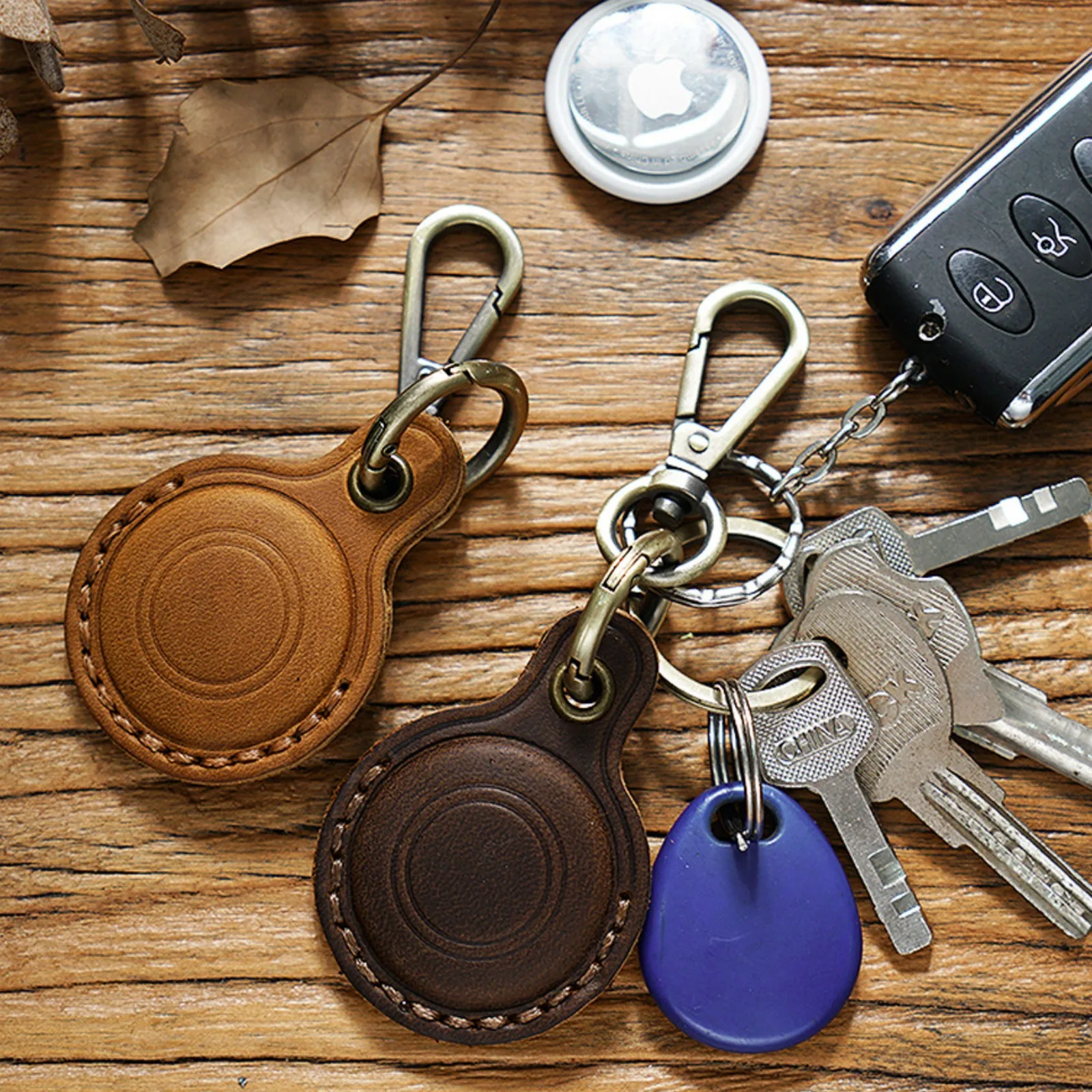 Elegant Leather Keychain Holder Case - Stylish GPS Tracker Cover with Key Ring