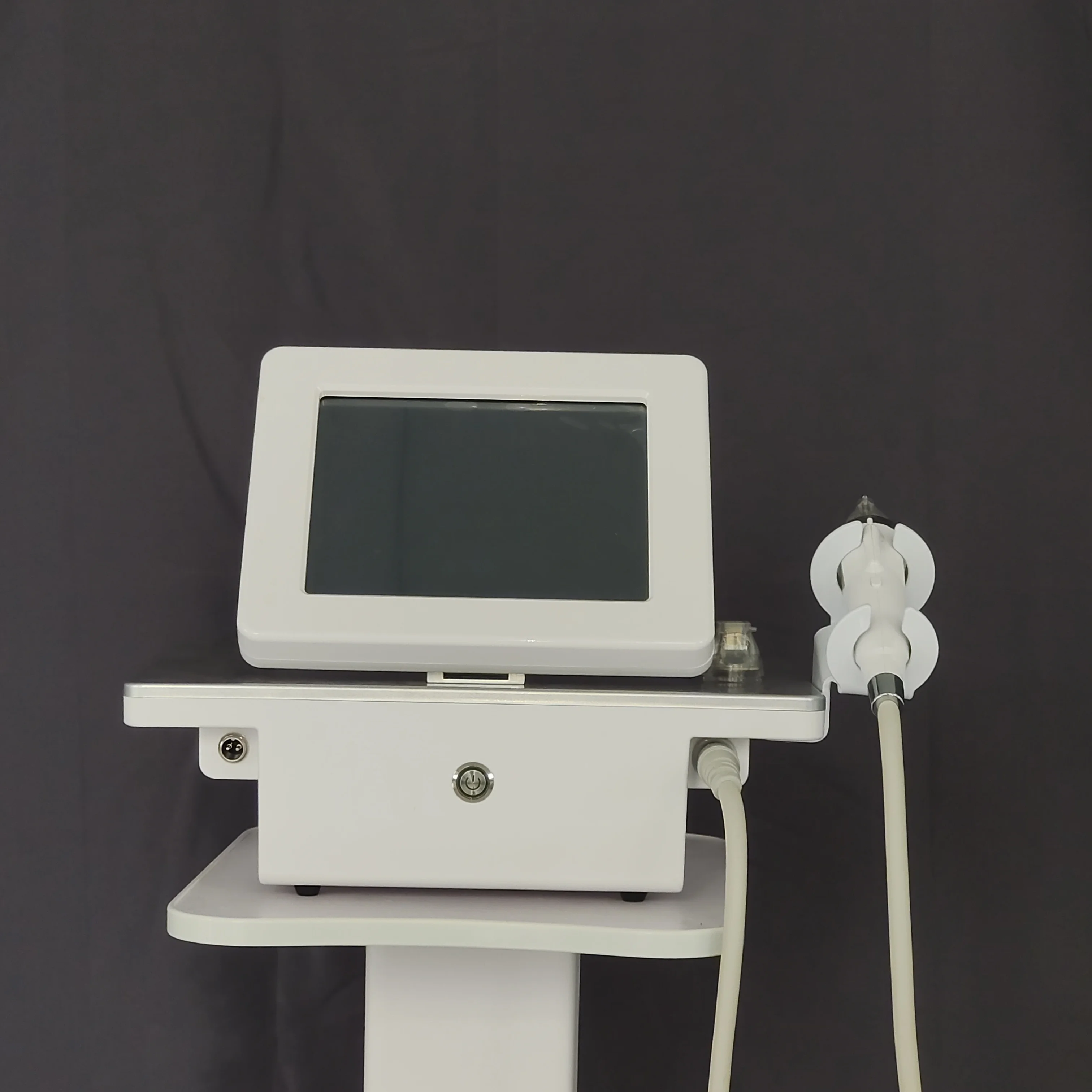 Das Premium RF Fraktionale Microneedling-Gerät Hocheffizientes Gerät zur Reparatur von Aknenarben und Glättung Feiner Linien – Detail 17