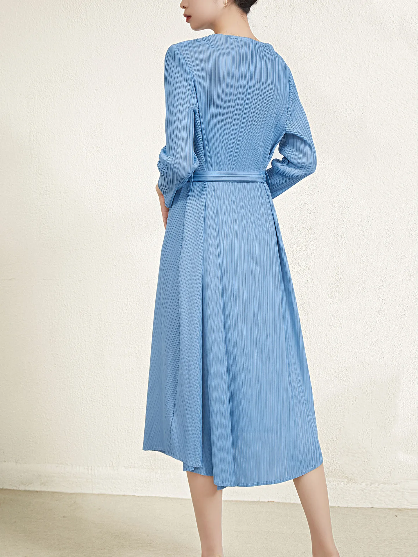 pleated-solid-color-dress-women's-long-sleeved-loose-large-size-single-row-multi-buckle-slim-look-age-reducing-long-dress
