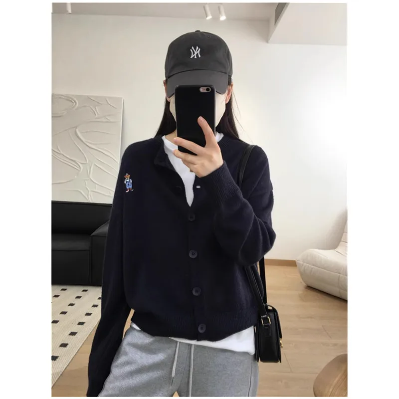 

Women's Round Neck Button Cardigan Elegant Sweater Little Bear Exquisite Embroidery Wool Long Sleeved Fashionable Jacket Sweater