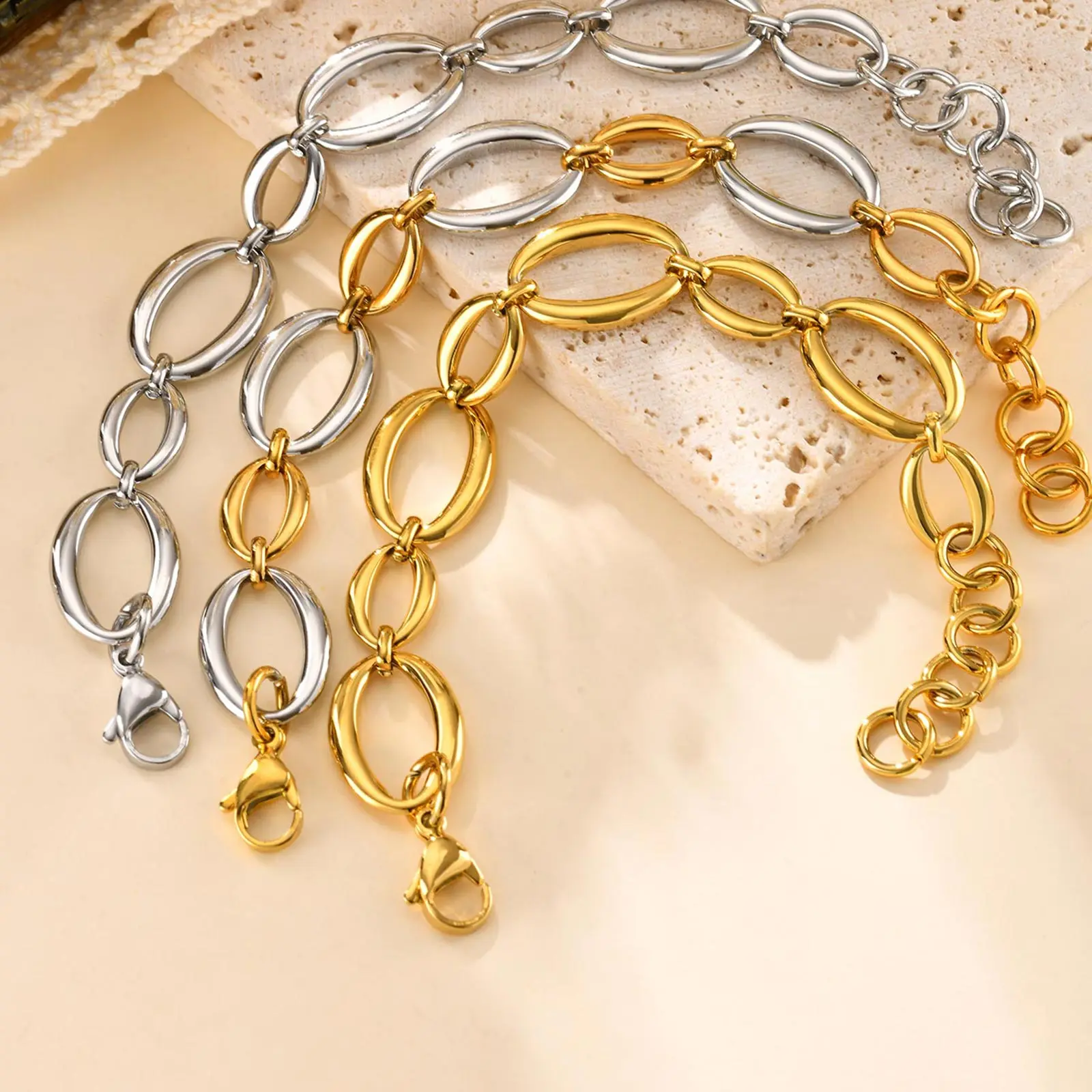 Wasserdichtes ovales Kettenarmband aus Edelstahl für Damen, vergoldetes, klobiges Gliederarmband, hochwertiger Schmuck – Detail 4
