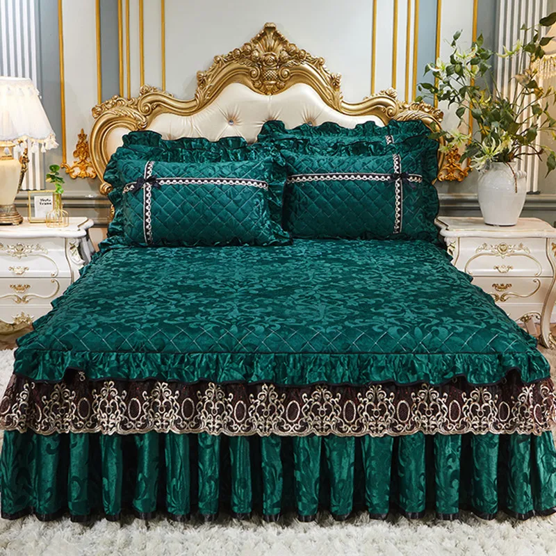 European Velvet Plush Quilted Bedspread Queen Size Embossing Bed Skirt Soft Bed Cover