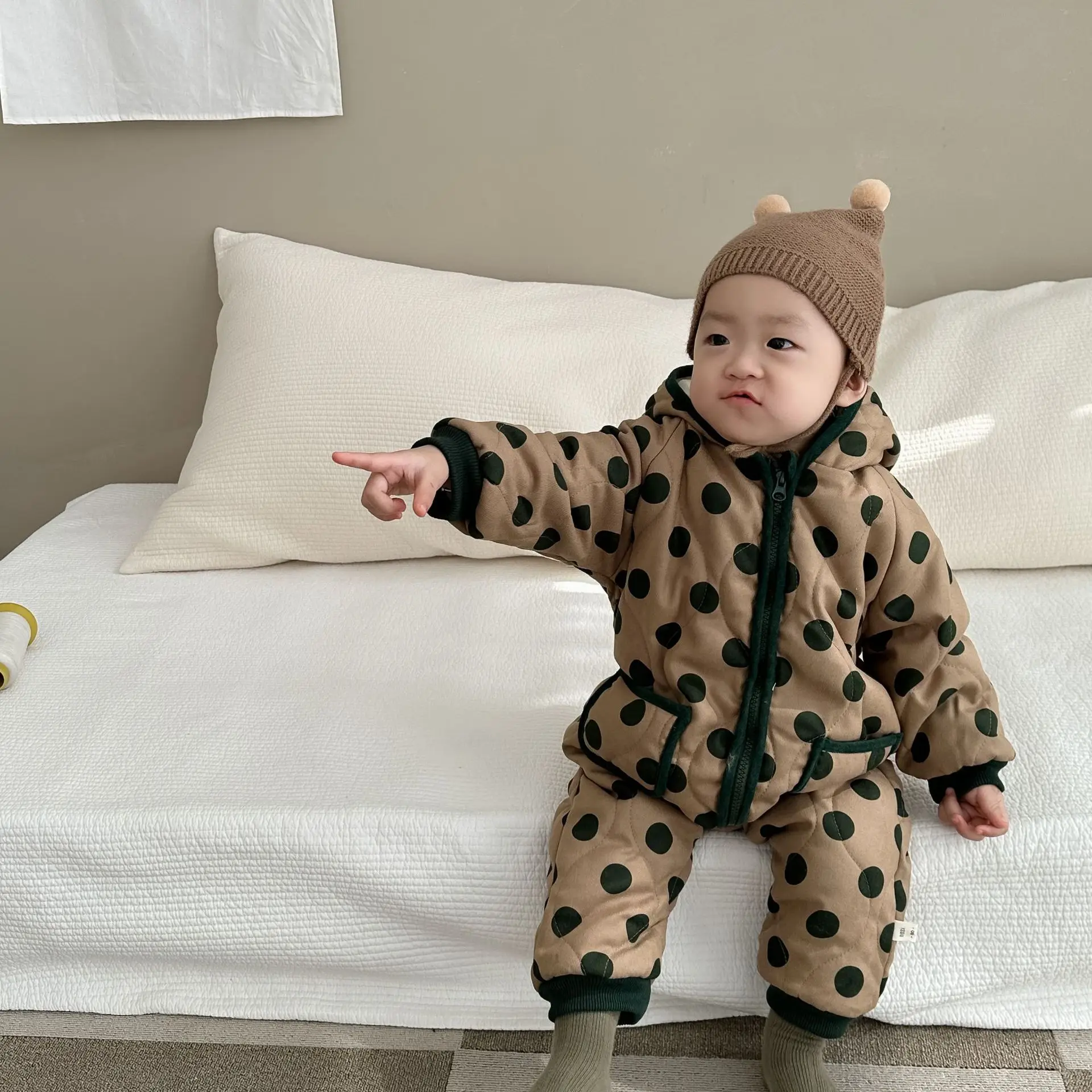 

Rompers Go Out Clothes Korean Childrens Clothing Winter Autumn New Hooded Baby Jumpsuits Cotton Coat Pocket Simple