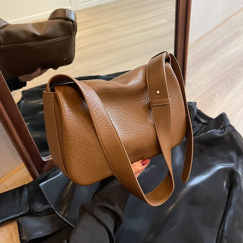 Fashionable Versatile Large Capacity Shoulder Bag for Women Dumpling Shape Crossbody Bag Simple Stylish Women's Handbag