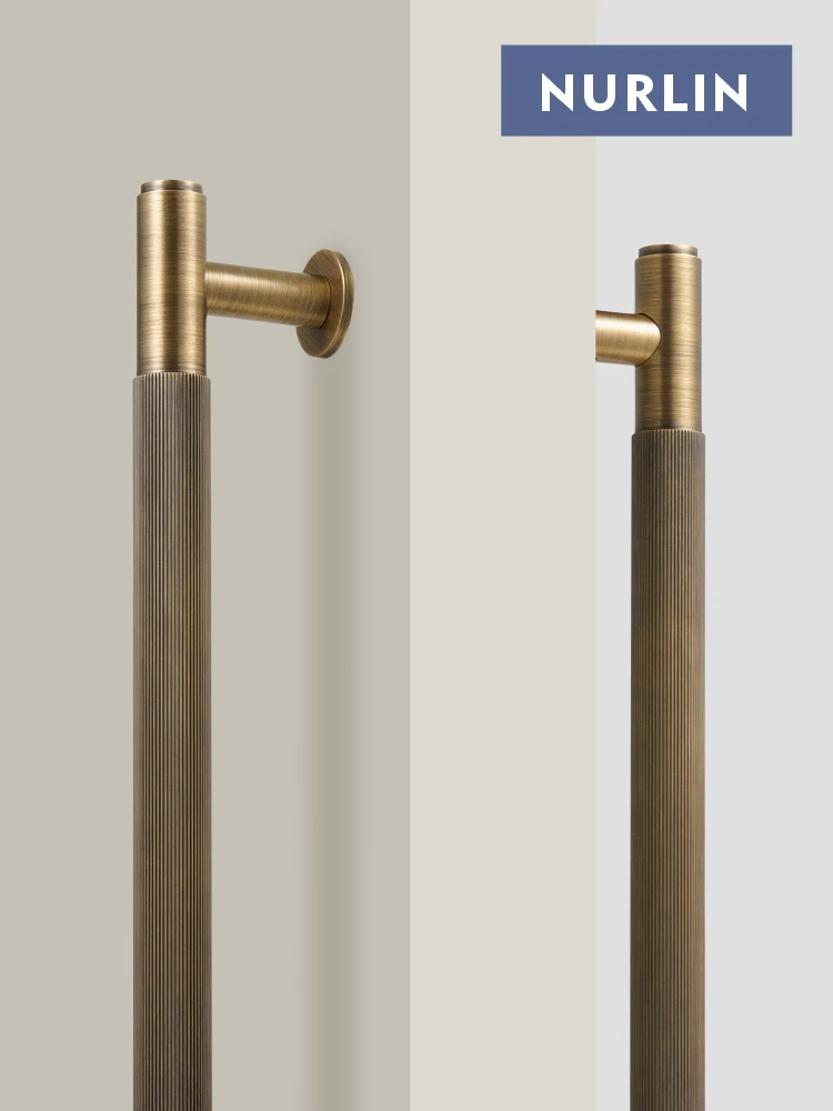 Nurlin ประตูทองเหลืองคู่ด้านเดียว Linear ลายดึงบาร์ประตูไม้ประตูกระจกห้องอาบน้ําเครื่องใช้ในครัว Matt Gold สีดํา 1