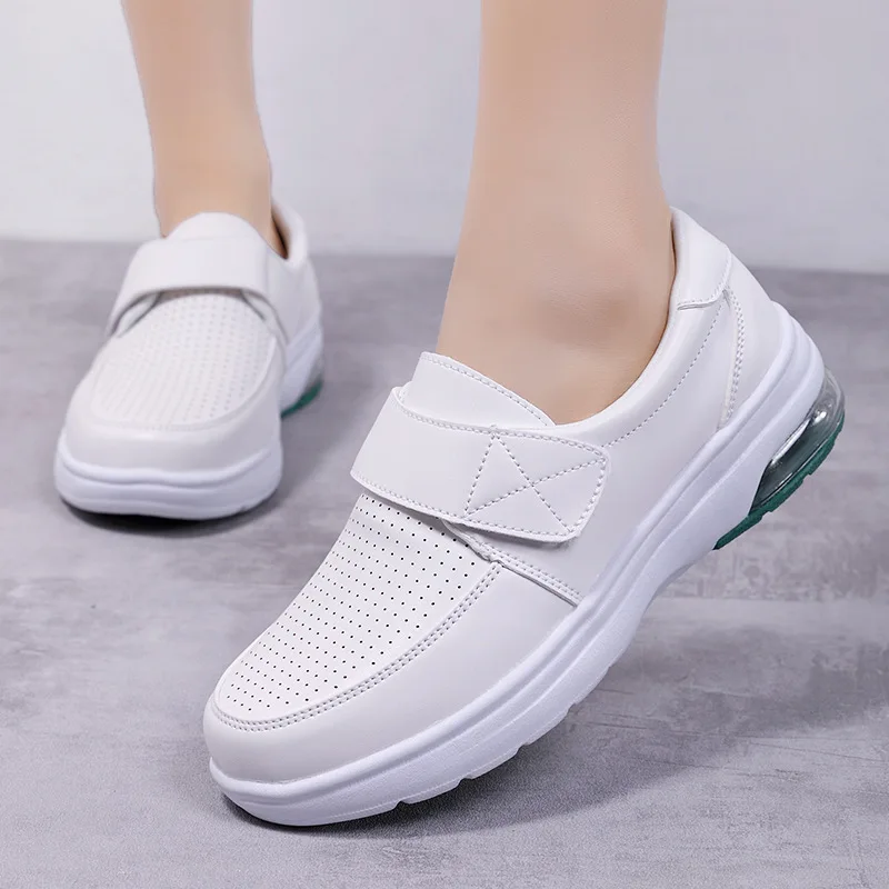 Sapatos baixos brancos macios e confortáveis para mulheres, tênis casuais, sapatos respiráveis antiderrapantes, novos, 2022