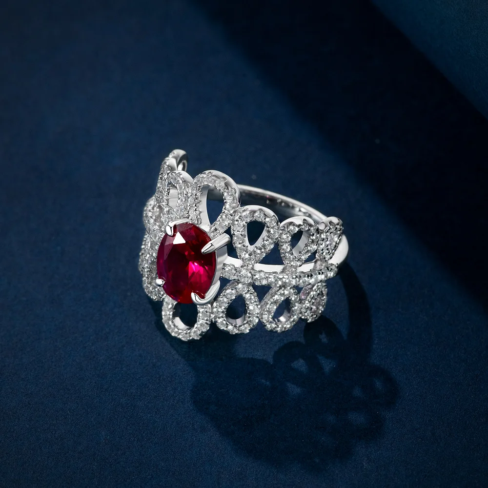 

S925 Silver Egg Red Corundum 6 * 8 High Carbon Diamond 1.75ct European and American Lace Lace Vintage Palace Ring