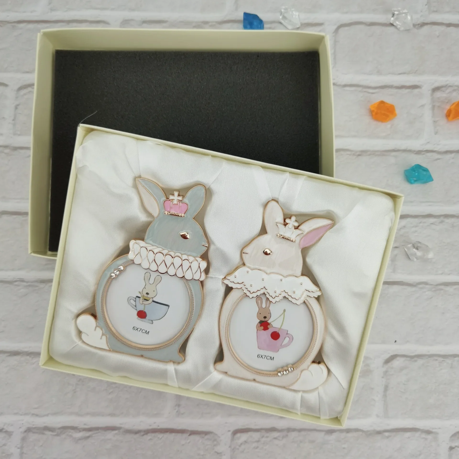 

Wholesale of creative and exquisite baby sets by manufacturers, set up with zinc alloy metal photo frames for children's studio
