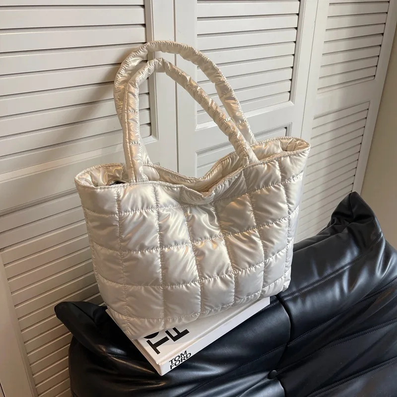 Рисунок 5 - Женская сумка через плечо в клетку