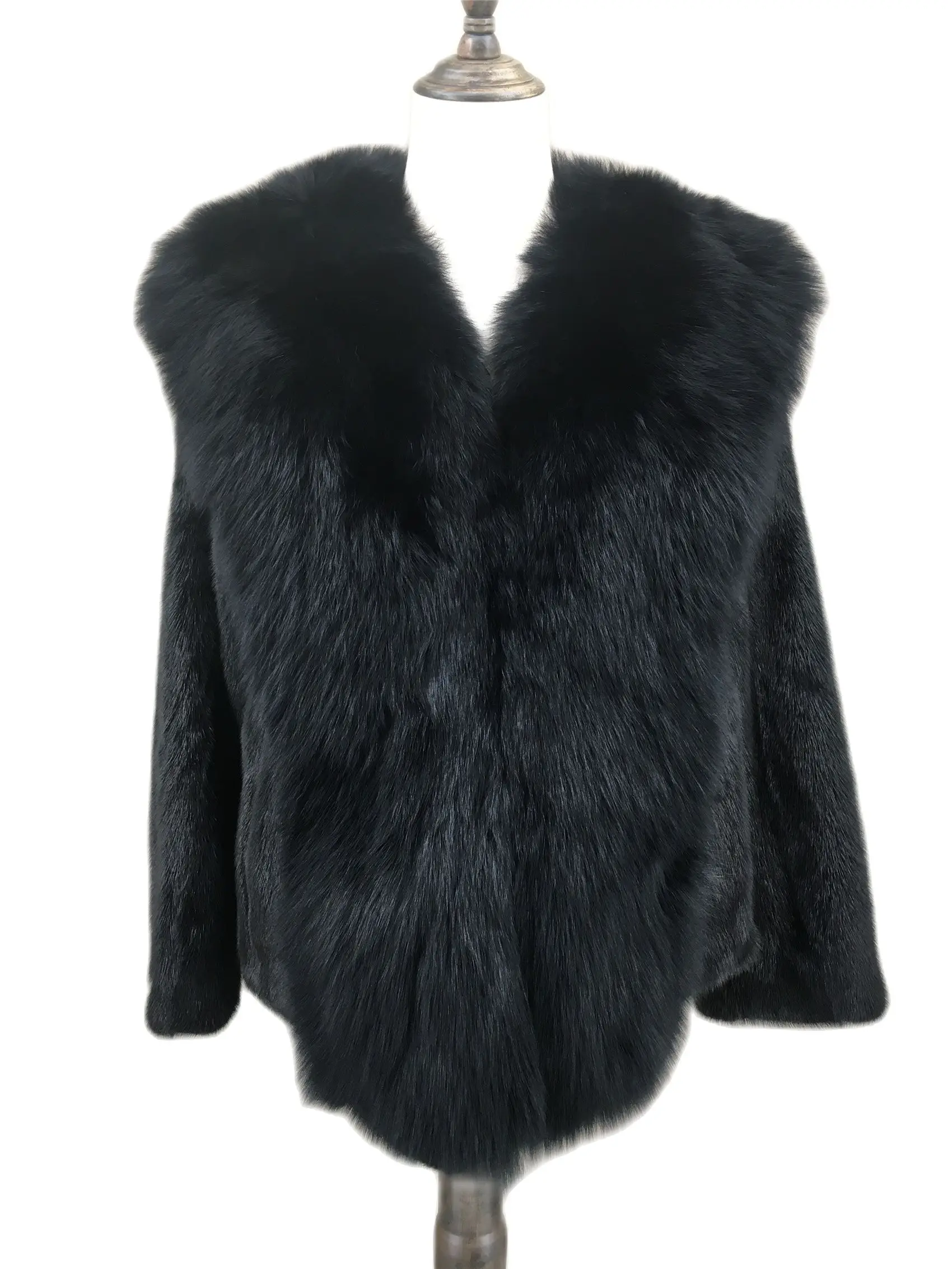 Женское пальто из натурального меха норки с воротником из лисьего меха