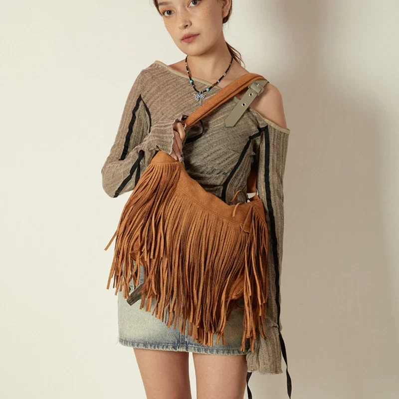 

2024 Versatile Tassels Decoration Side Bag for Ladies Suede Half Moon Underarm Shoulder Bags Casual Fashion Women's Bag