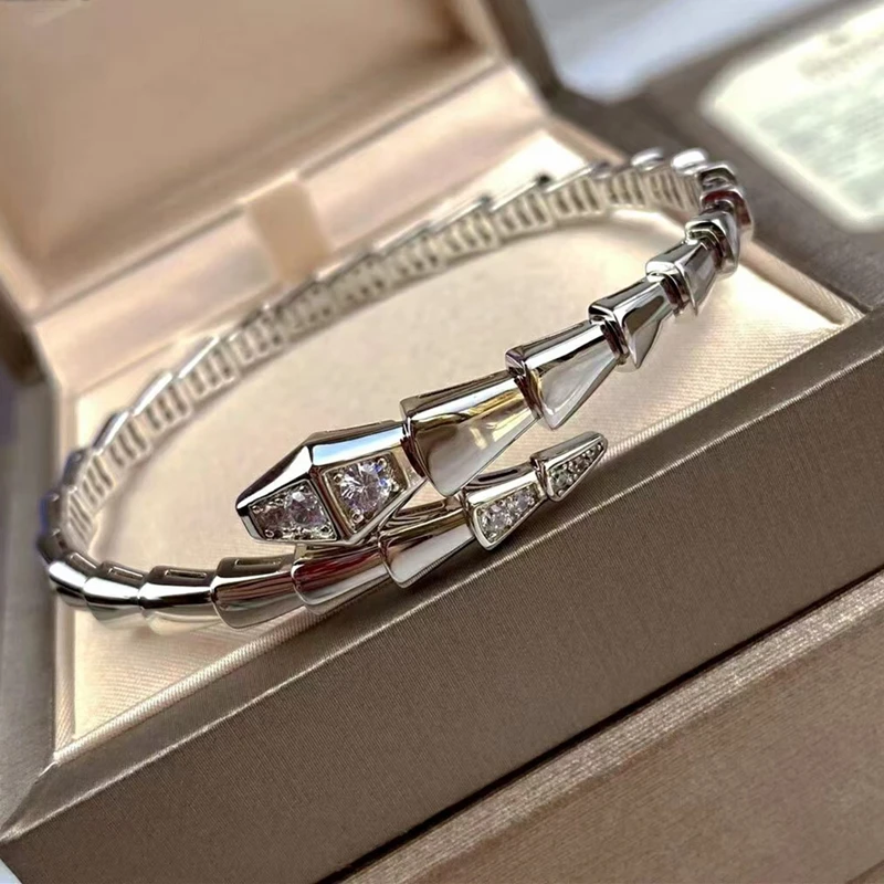     Ӹ  ̾Ƹ  ,   ̱  м 귣 ־ 