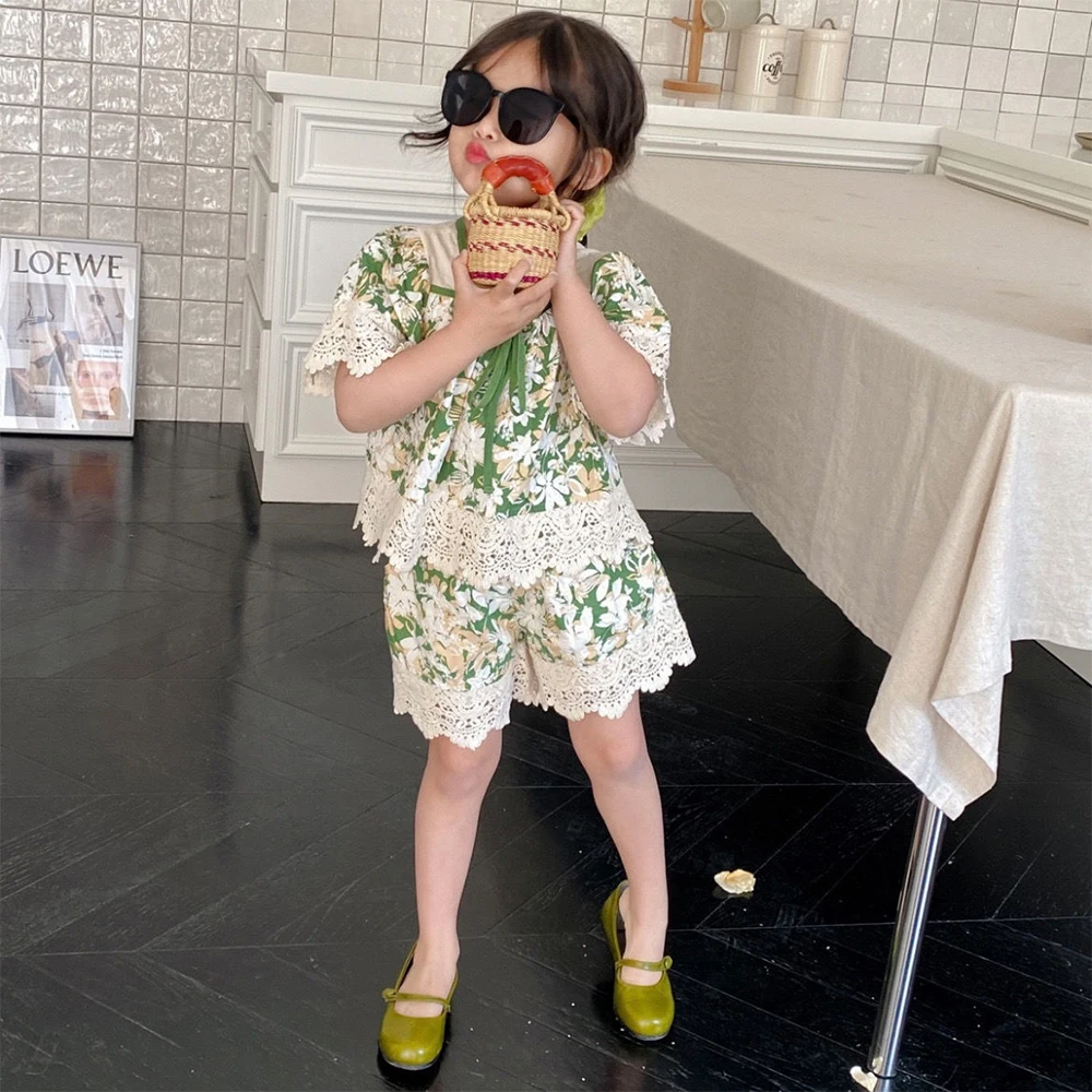 

Модные детские комплекты для девочек, летняя новая милая кружевная рубашка с цветочным рисунком + кружевные шорты, комплект из двух предметов, модная одежда для маленьких девочек, Детский костюм