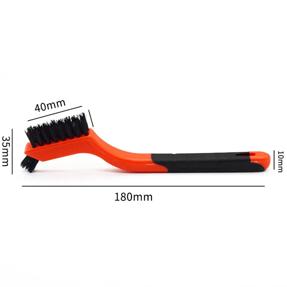 Détail des poils de la brosse métallique