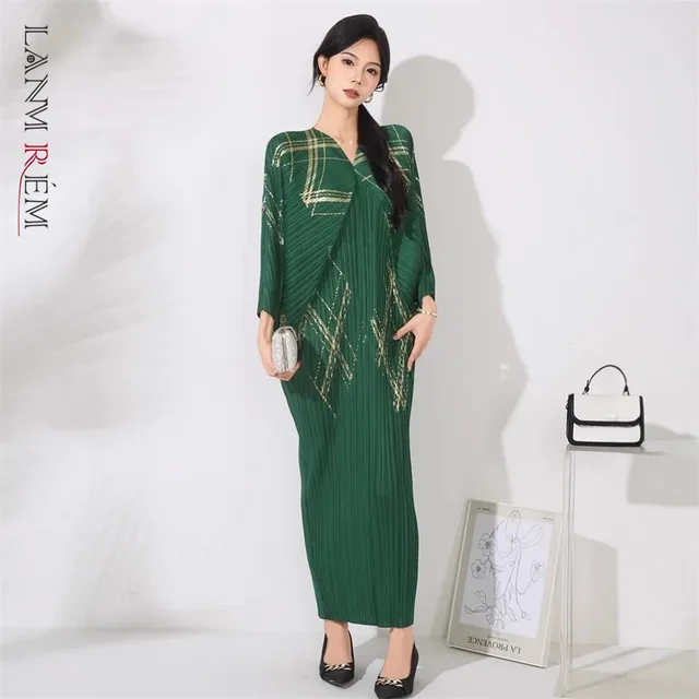 LANMREM Gold Foil Printing Pleated Autumn New Women's Dress Elegant High-end Batwing Sleeve V-neck Loose Temperament Clothing