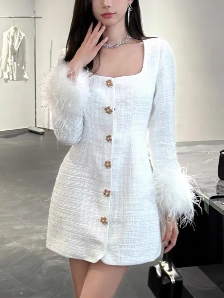 

Женское приталенное мини-платье, белое однобортное платье с длинными рукавами и квадратным вырезом, украшенное кисточками и перьями, на раннюю весну, 2024