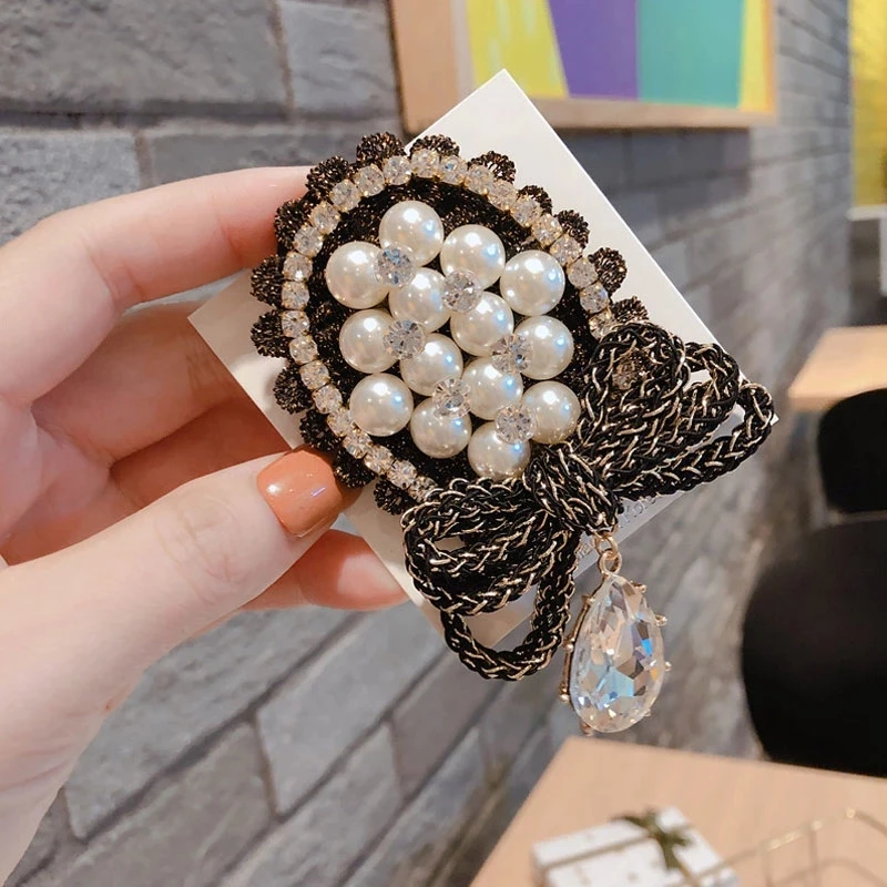 Luxury Original Design Pearl Bow Tassel Pin Buckle Badge Brooch Cloth Pearl  Material Hand Made Party Clothing Accessories