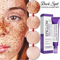 Subtil Glow Velvet Cream crée un effet d'enfoque douce qui évacue visuel le teint pour une apparence soyeuse et polie 2
