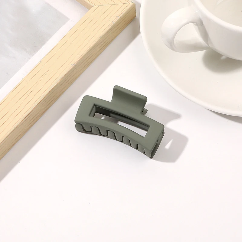 Рисунок 5 - Пластиковые заколки для волос в