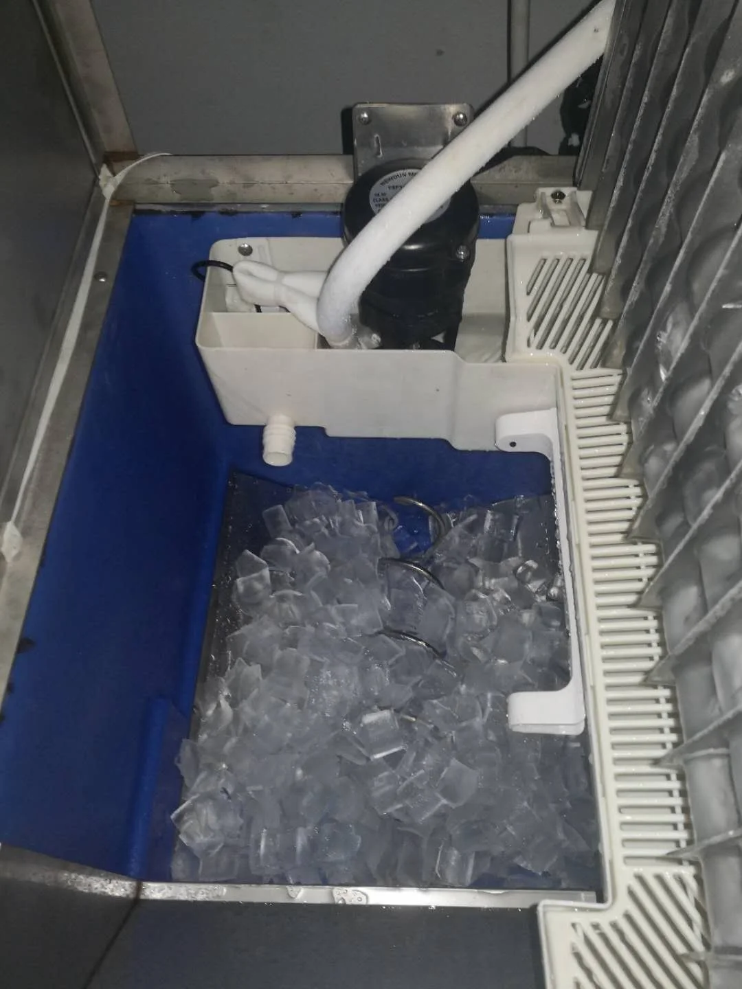 modern professional modern water dispenser with ice making machines for cube ice from China 4