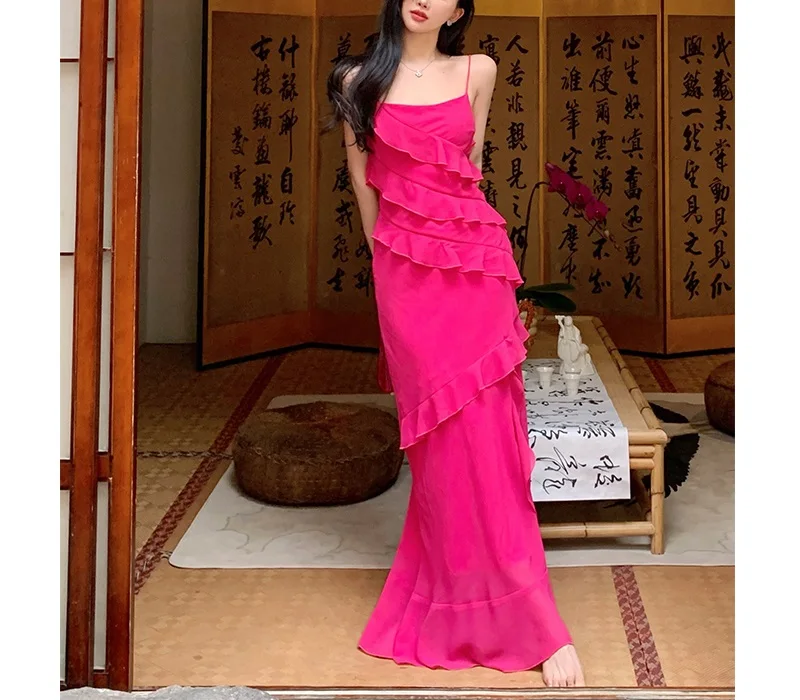 

Summer new French retro outfit with a pink and white suspender dress, heavy-duty ruffled hem and ankle length skirt