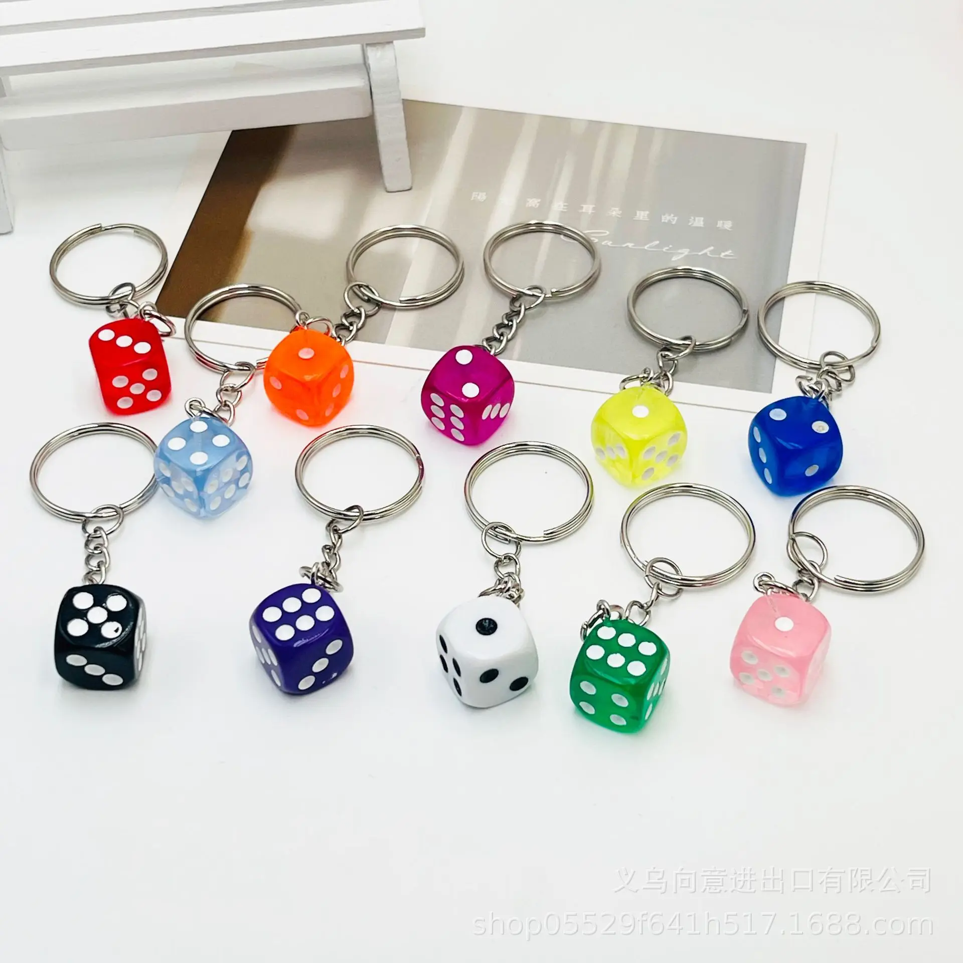 3D Resin Dice Keychain 2025 - Colorful Game Pendant, Creative Mini Cube Backpack Charm for Gaming Activity Gift