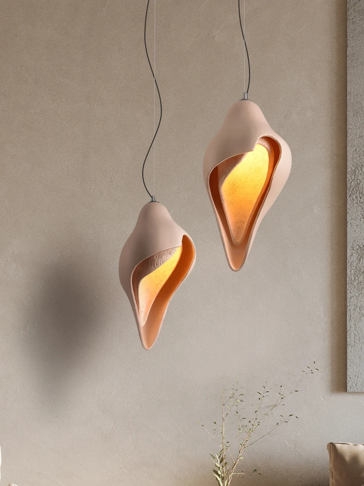 

French countryside style light luxury lamp with personalized creativity, conch pendant lamp, quiet style restaurant, bar, bedroo