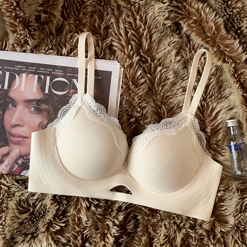 Pure Lace Padded Bra for AA B Cup, Underwire Free Design with Side Support, Anti Sagging & Creates Curves 32-38 AB BANERDANNI