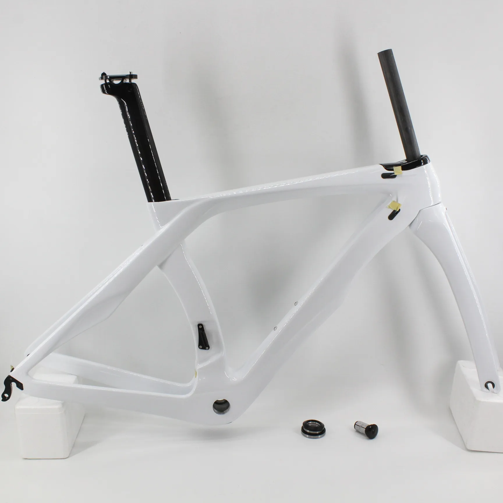 

Brand New RBK White 700C Racing Road Bike T1100 3K Full Carbon Fibre Bicycle Frame Fork+Seatpost+Clamp+Headset V Brake