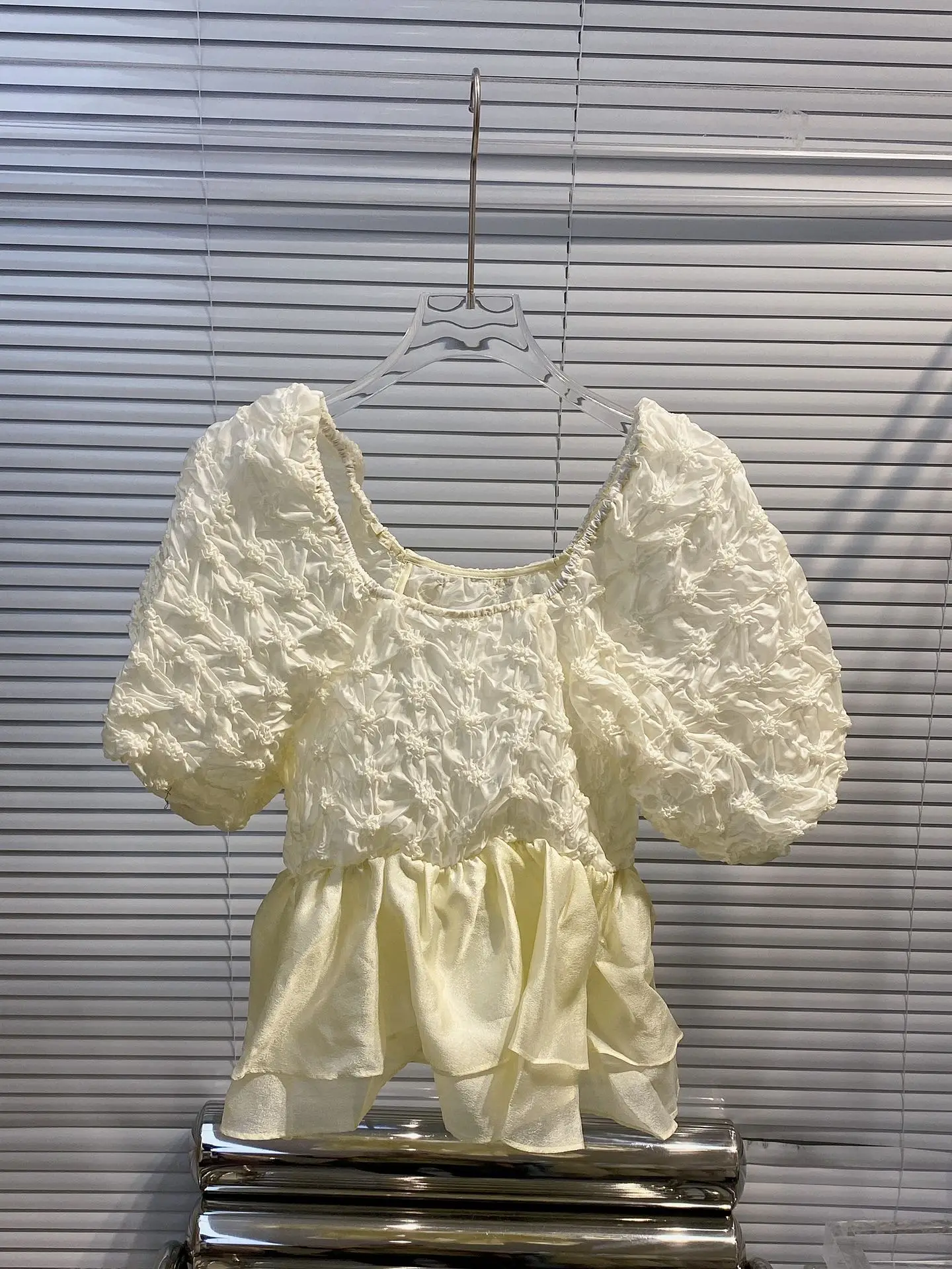 

20233 New small flower puffed sleeve top and half skirt