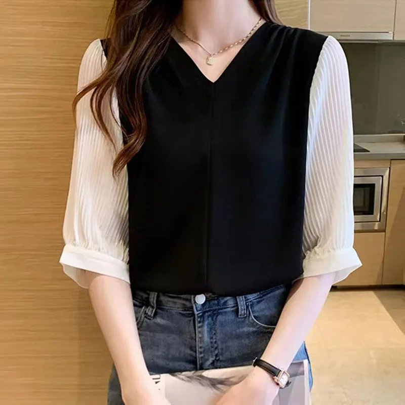

Short-sleeved Shirt Women's Spring And Summer 2022 New Korean Version V-neck Stitching Chiffon Shirt Mid-sleeve Commuter Top