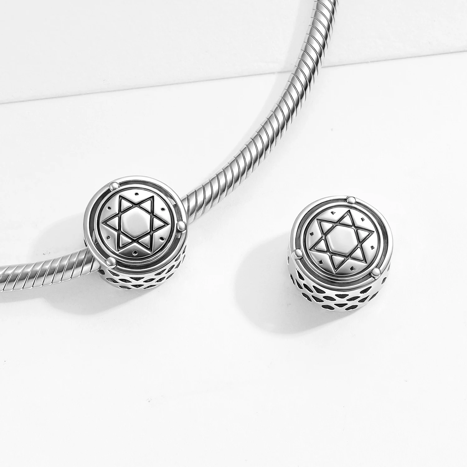 STILLHOUSE Charm-Perlen aus 925er-Sterlingsilber mit Engelsknoten, keltischer Knoten, dreieckig, keltischer Knoten, Schmuck, Geschenke für Frauen, junge Dame – Detail 22