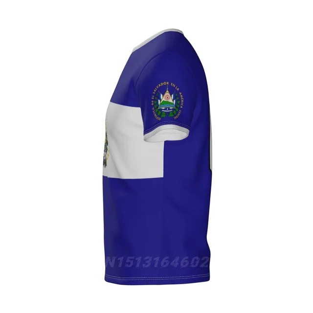 자신의 이름과 번호로 커스텀한 엘살바도르 프라이드 티셔츠