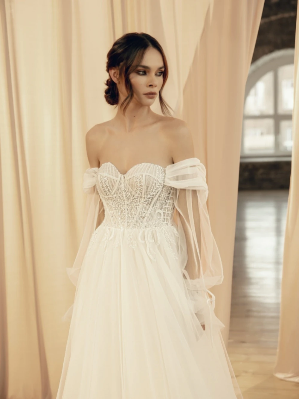 Рисунок 3 - Изящный женский халат с открытыми плечами